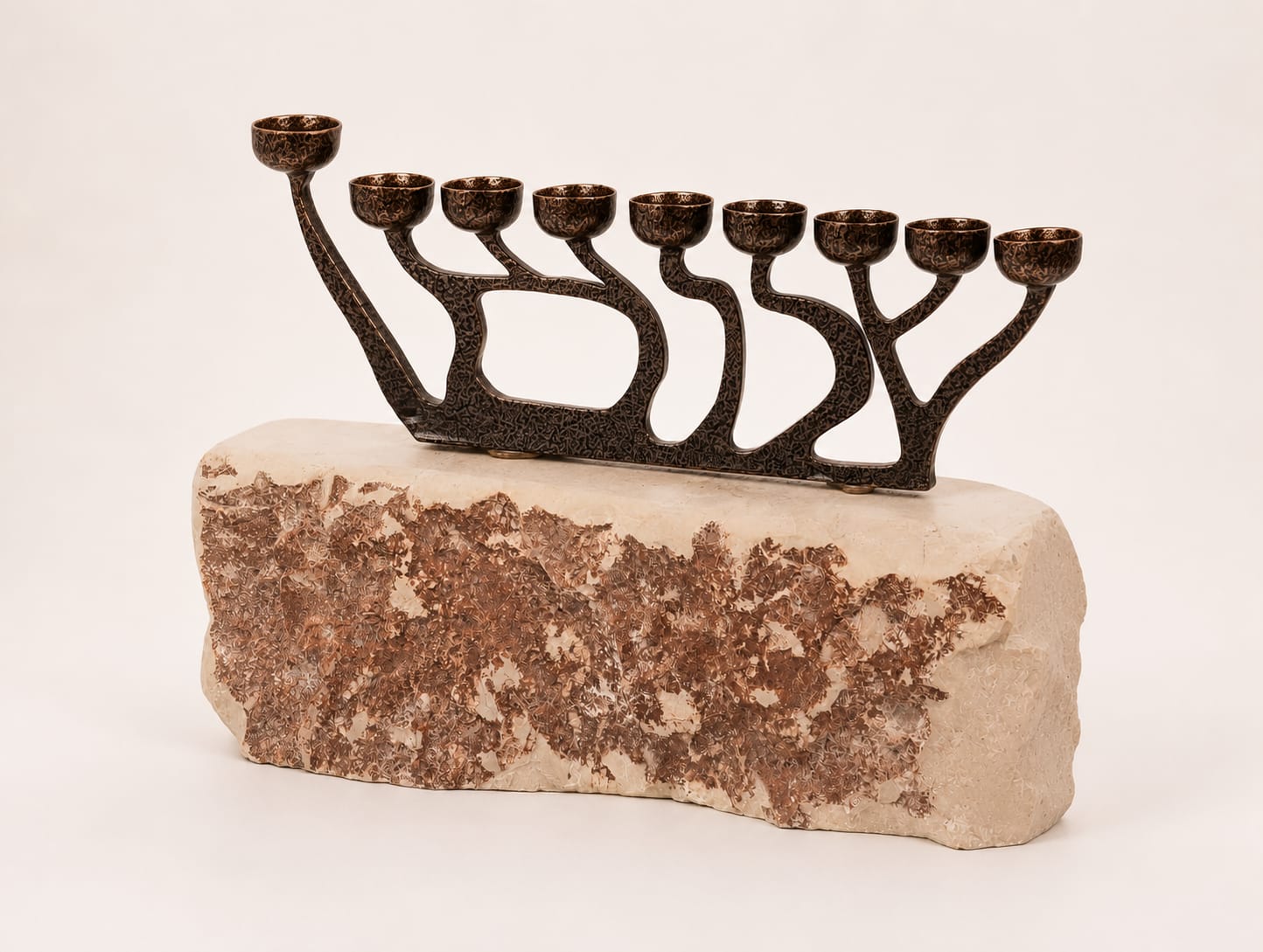 חנוכיית שלום כהה