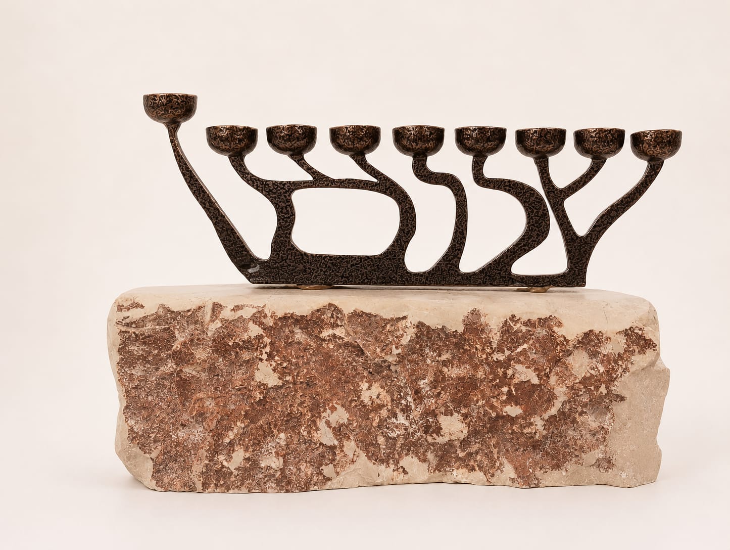 חנוכיית שלום כהה