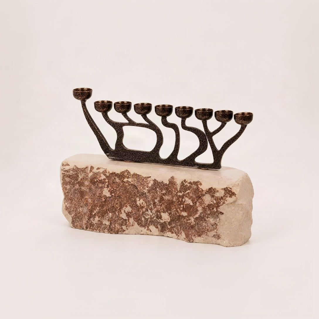 חנוכיית שלום כהה