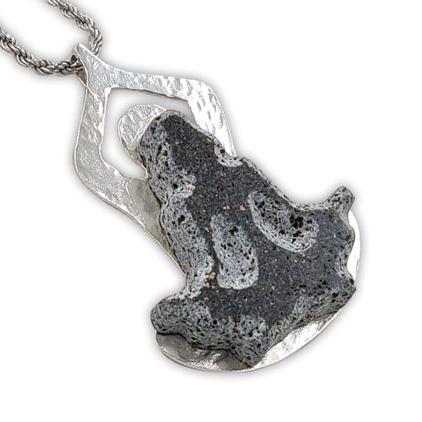 Yogy pendant - Volcanic stone